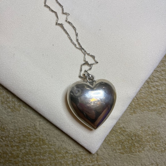 REAL Silver heart long necklace, amazing condition! Beautiful Vintage Piece!! - Picture 3 of 10
